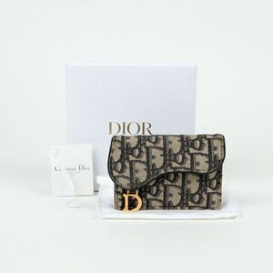 Oblique Saddle Flap Cardholder